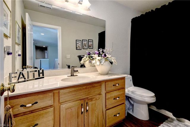 821 Edinburgh CT, Smithfield, VA 23430