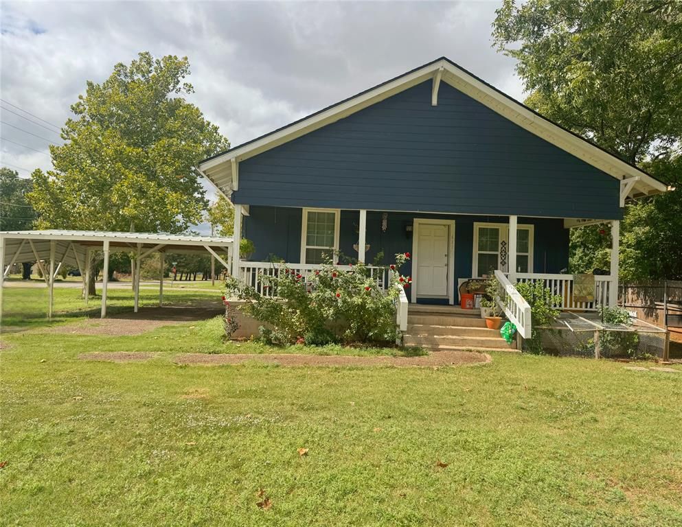 611 SW 6th Street, Lindsay, OK 73052