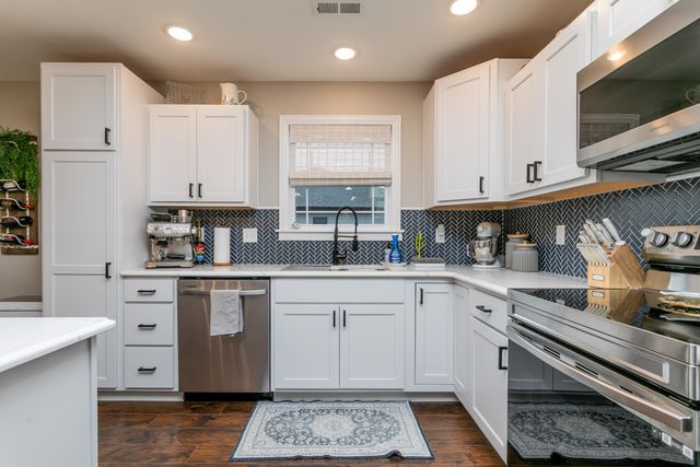 6502 DOUGLAS PKY, Hallsville, MO 65255