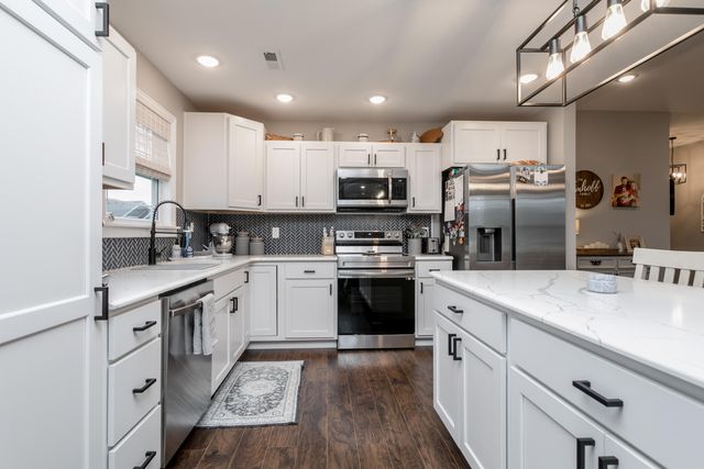 6502 DOUGLAS PKY, Hallsville, MO 65255