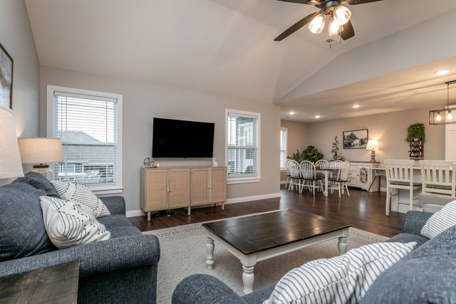 6502 DOUGLAS PKY, Hallsville, MO 65255