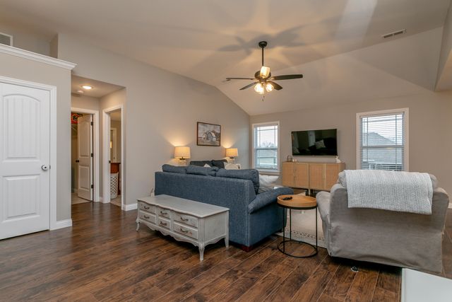 6502 DOUGLAS PKY, Hallsville, MO 65255