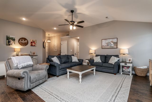 6502 DOUGLAS PKY, Hallsville, MO 65255