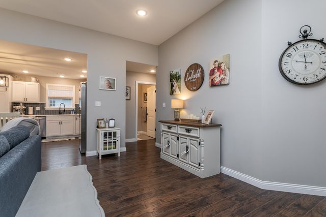 6502 DOUGLAS PKY, Hallsville, MO 65255