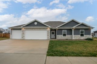 6502 DOUGLAS PKY, Hallsville, MO 65255