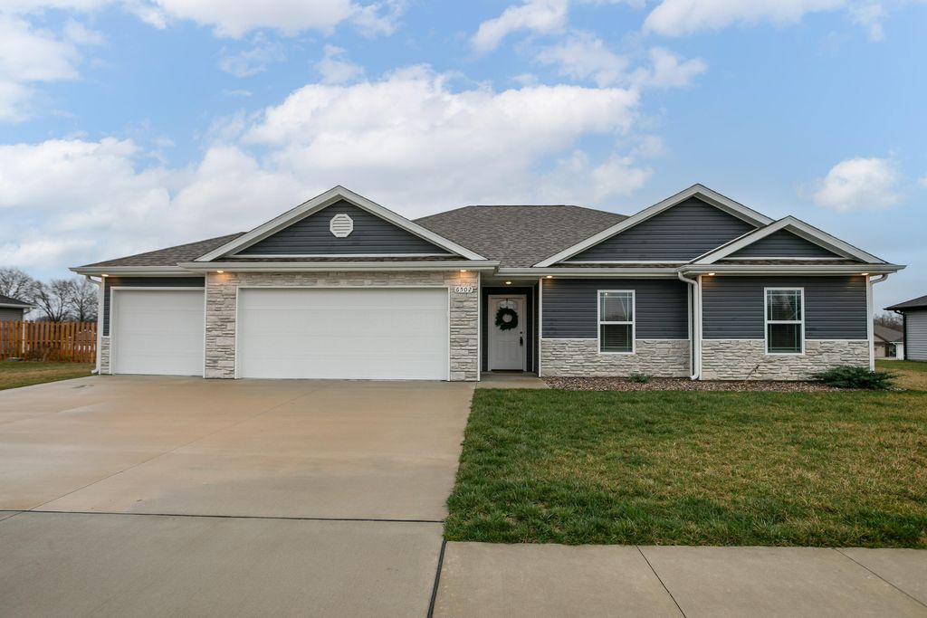 6502 DOUGLAS PKY, Hallsville, MO 65255