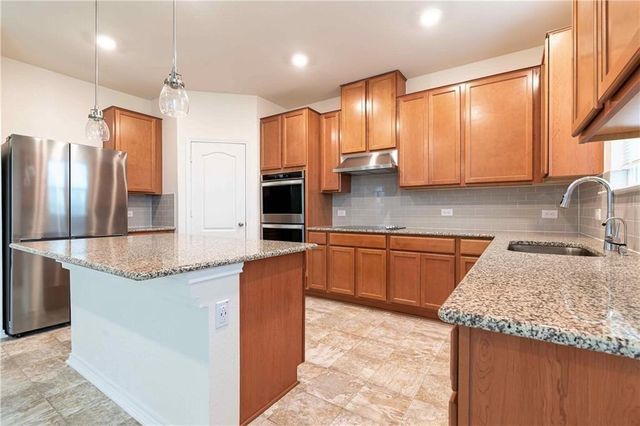 707 Dogwood ST, Lockhart, TX 78644
