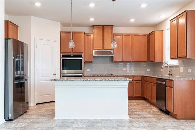 707 Dogwood ST, Lockhart, TX 78644
