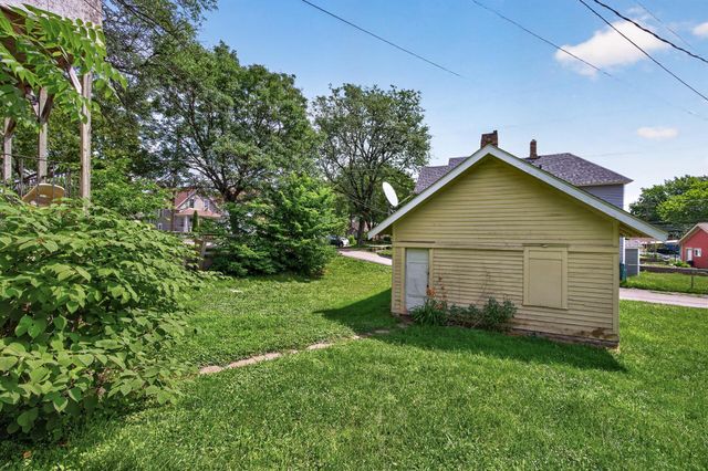 1136 Edgerton Street, Saint Paul, MN 55130