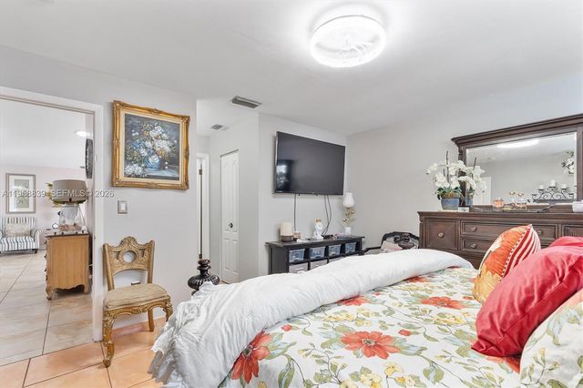 16834 NW 70th Ave, Hialeah, FL 33015