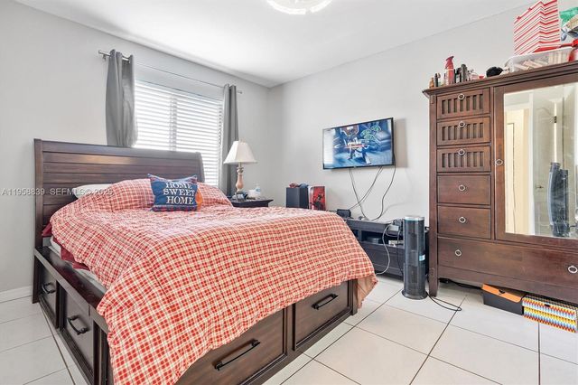 16834 NW 70th Ave, Hialeah, FL 33015