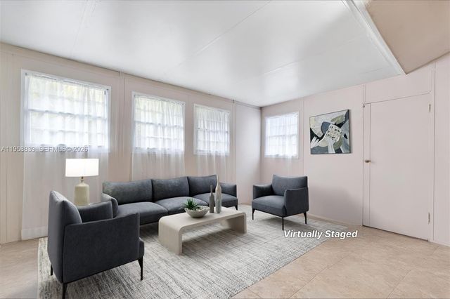 16834 NW 70th Ave, Hialeah, FL 33015