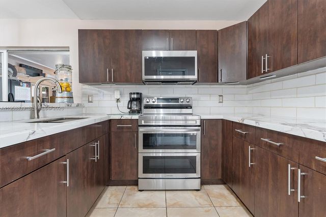 16834 NW 70th Ave, Hialeah, FL 33015