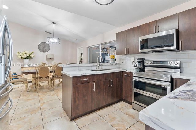 16834 NW 70th Ave, Hialeah, FL 33015