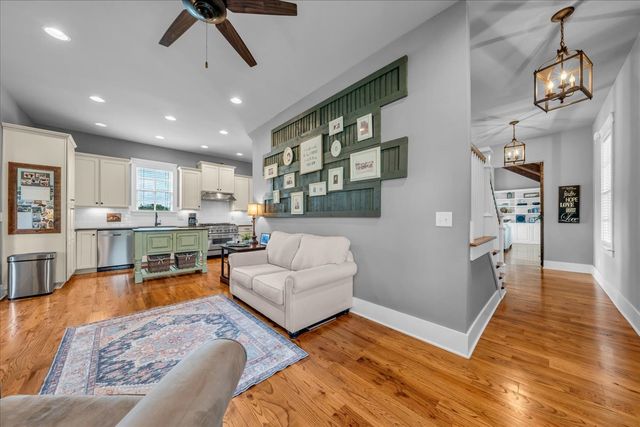 1201 Carters Creek Pike, Columbia, TN 38401