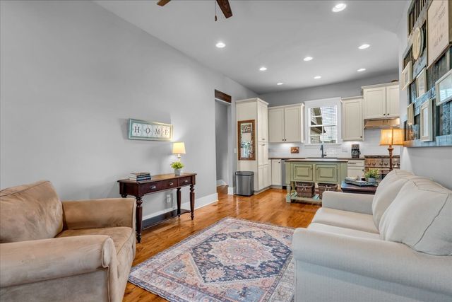 1201 Carters Creek Pike, Columbia, TN 38401