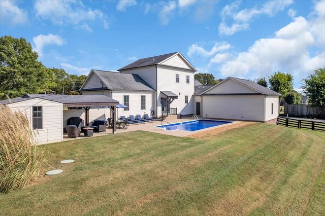 1201 Carters Creek Pike, Columbia, TN 38401