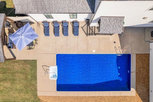 1201 Carters Creek Pike, Columbia, TN 38401