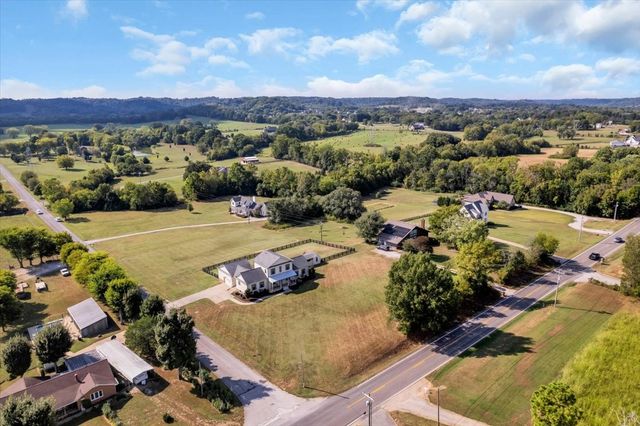 1201 Carters Creek Pike, Columbia, TN 38401