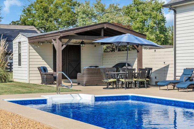 1201 Carters Creek Pike, Columbia, TN 38401