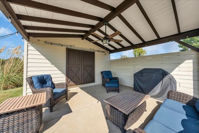 1201 Carters Creek Pike, Columbia, TN 38401