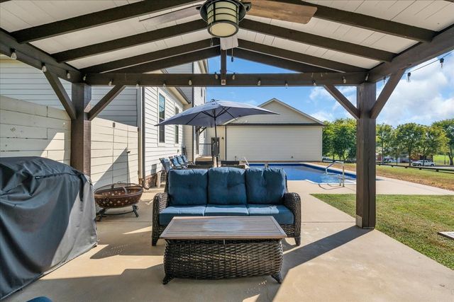 1201 Carters Creek Pike, Columbia, TN 38401