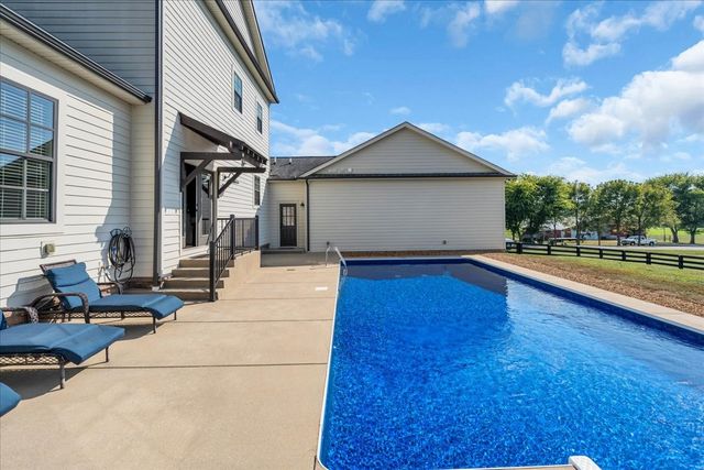 1201 Carters Creek Pike, Columbia, TN 38401