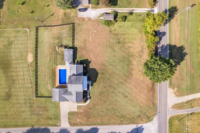 1201 Carters Creek Pike, Columbia, TN 38401
