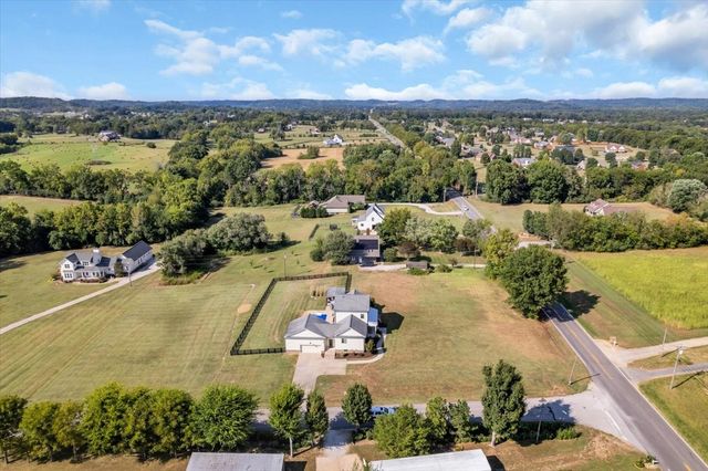 1201 Carters Creek Pike, Columbia, TN 38401