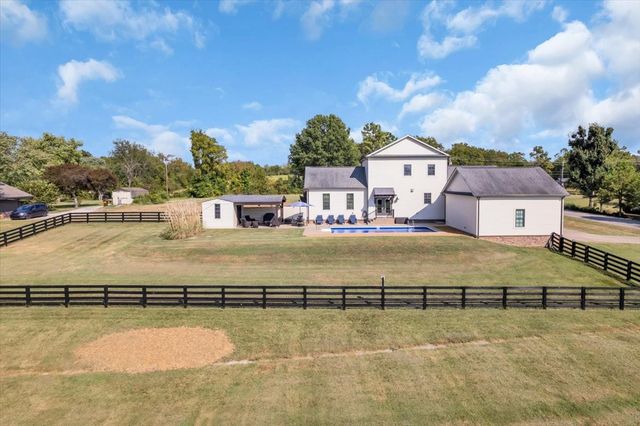 1201 Carters Creek Pike, Columbia, TN 38401