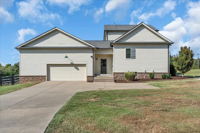 1201 Carters Creek Pike, Columbia, TN 38401