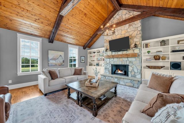 1201 Carters Creek Pike, Columbia, TN 38401