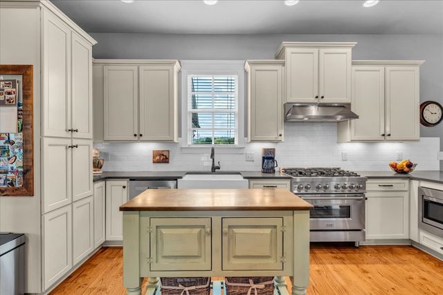1201 Carters Creek Pike, Columbia, TN 38401