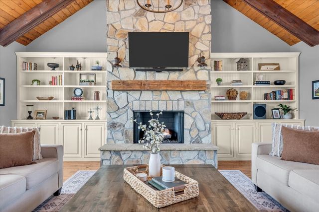 1201 Carters Creek Pike, Columbia, TN 38401