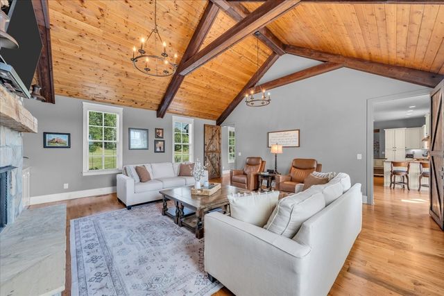 1201 Carters Creek Pike, Columbia, TN 38401
