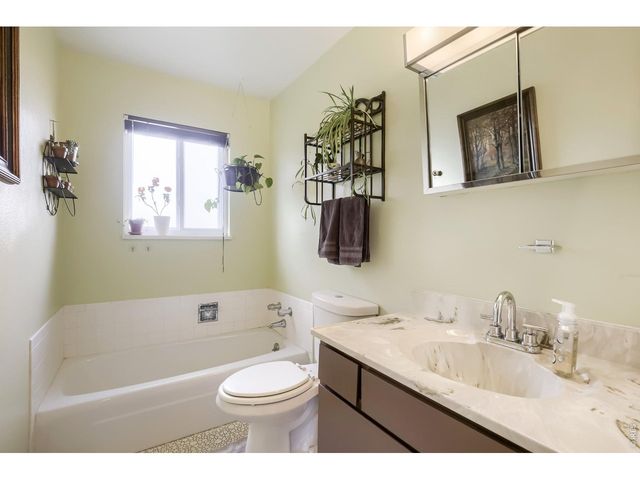 417 Clover Ln, Fort Collins, CO 80521