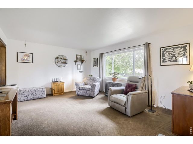 417 Clover Ln, Fort Collins, CO 80521