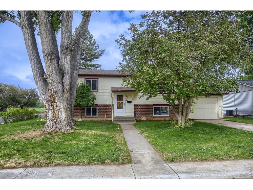 417 Clover Ln, Fort Collins, CO 80521