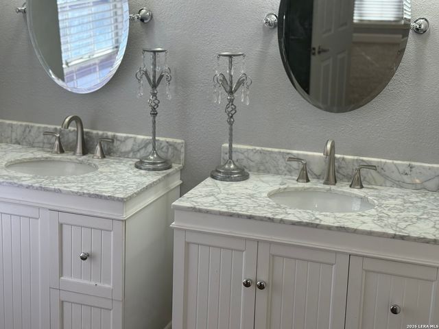 9135 Rue De Lis, San Antonio, TX 78250