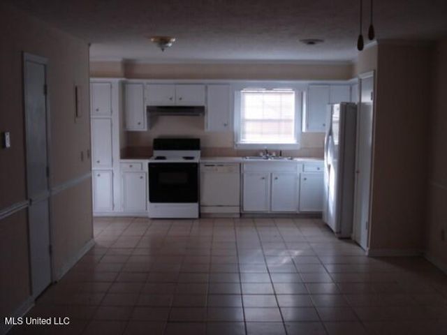 5301 Ridgewood Road, Jackson, MS 39211