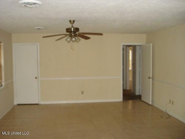 5301 Ridgewood Road, Jackson, MS 39211