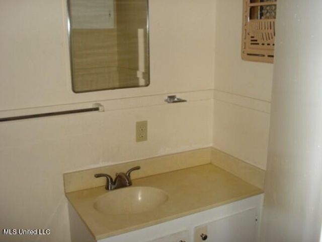 5301 Ridgewood Road, Jackson, MS 39211