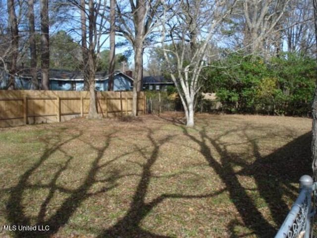 5301 Ridgewood Road, Jackson, MS 39211