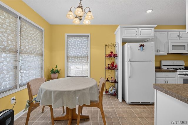 48 Mayfield Drive, West Seneca, NY 14224