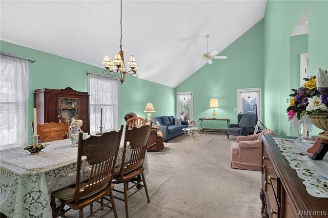 48 Mayfield Drive, West Seneca, NY 14224