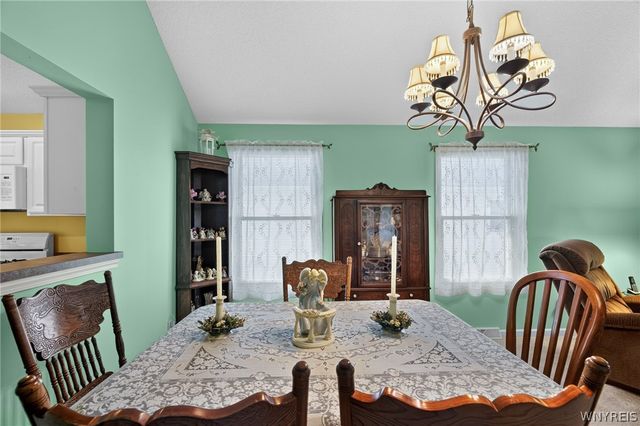 48 Mayfield Drive, West Seneca, NY 14224