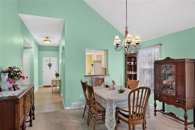 48 Mayfield Drive, West Seneca, NY 14224