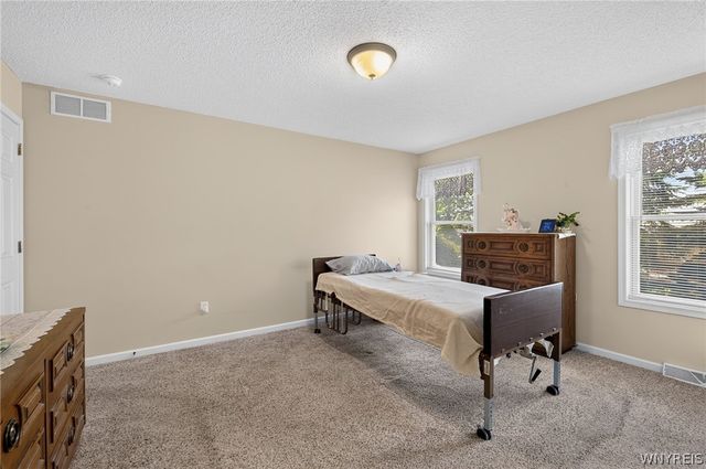 48 Mayfield Drive, West Seneca, NY 14224