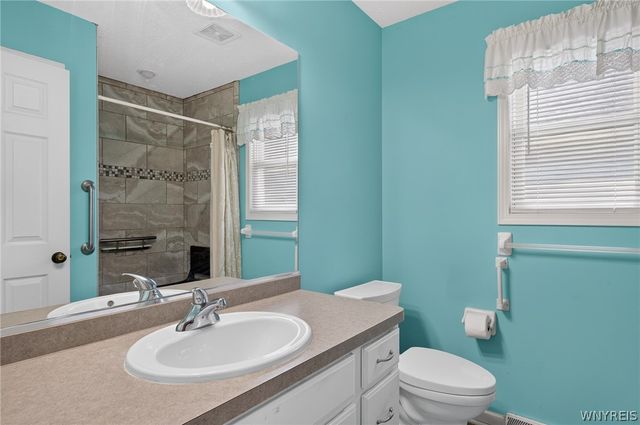 48 Mayfield Drive, West Seneca, NY 14224