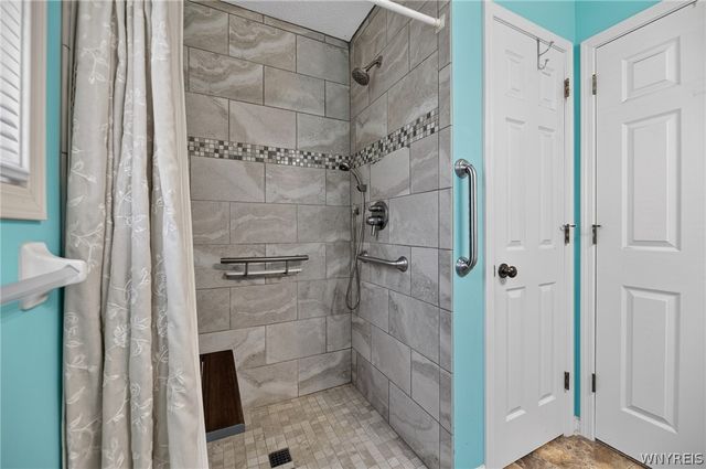 48 Mayfield Drive, West Seneca, NY 14224